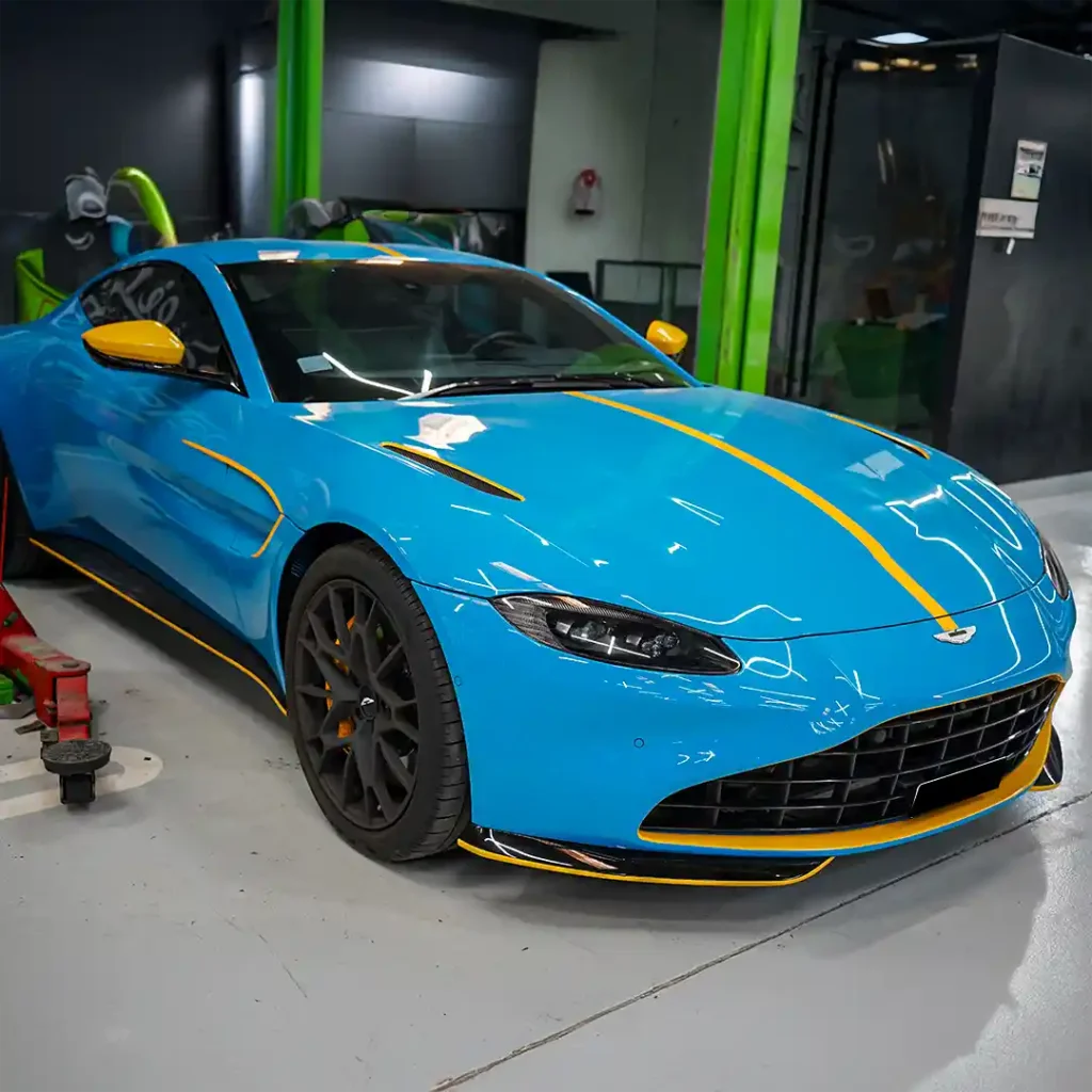 Aston martin 1